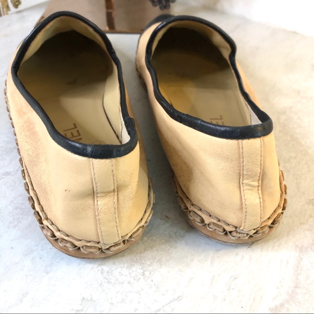 Chanel moccasin loafer beige and black lamb skin - Picture 5 of 11